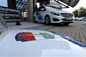 Új, különleges rendszámot kapnak a rendőrautók, a mentők és a taxisok is