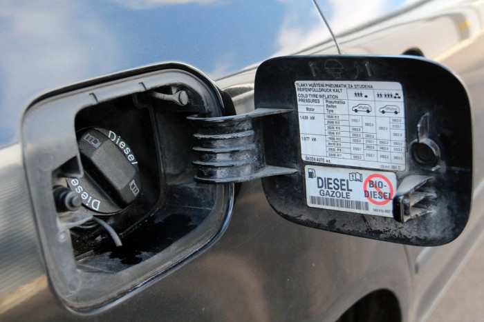 Olcsóbb a gázolaj, ide járnak tankolni a magyar vállalkozók