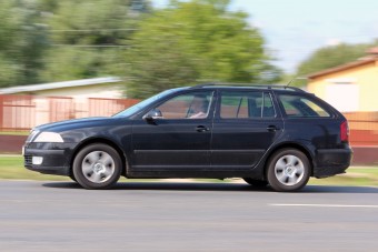 Használt autó – Egy visszatekert órás extaxi, 985 000 kilométerrel