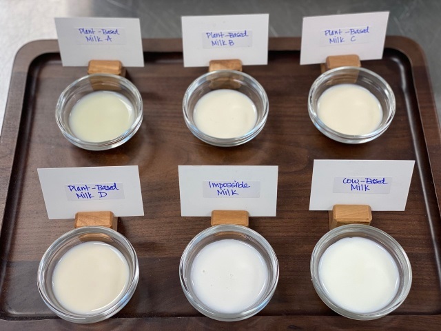 A világot letaroló műhús után jöhet a műtej is 2