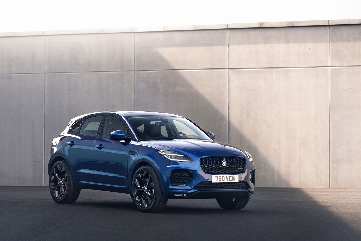 Már konnektorról is tölthető a Jaguar E-Pace 5