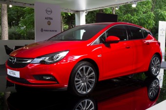 Szinte mindenkinél többet güriznek a magyarok egy új autóért