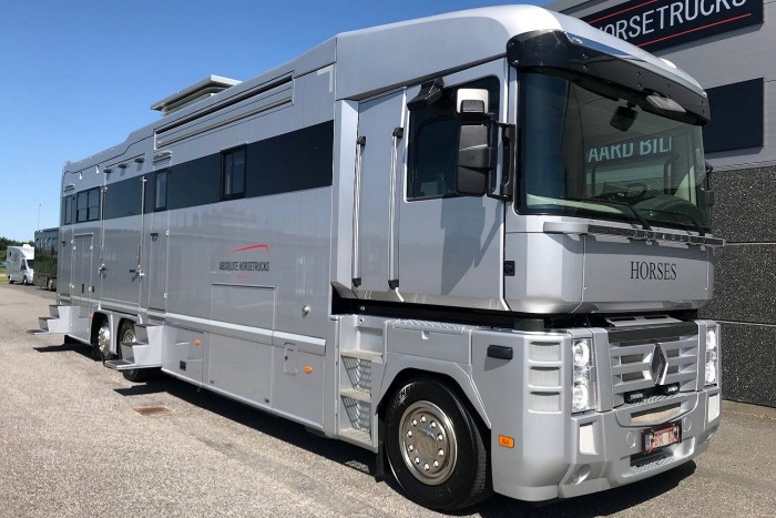 Hátul is van lóerő ebben a Magnumban