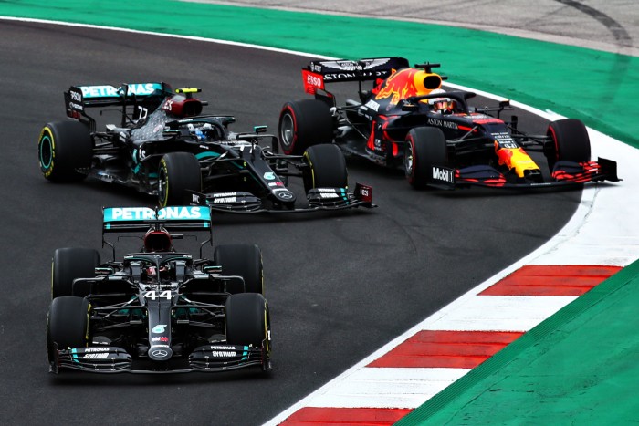 F1: Ez is ritka, a Red Bull mellé állt a Mercedes