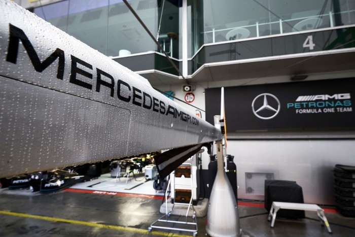 F1: Meghúzzák a nadrágszíjat a Mercedesnél