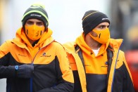 F1: Maguknak festették új sisakjaikat a McLaren-pilóták 4