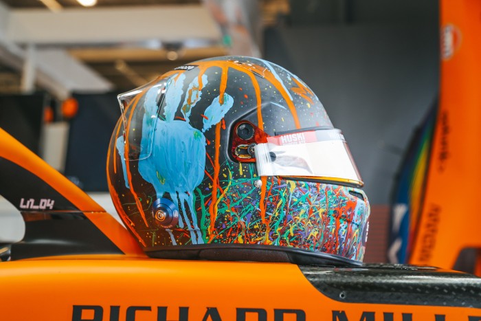 F1: Maguknak festették új sisakjaikat a McLaren-pilóták 3