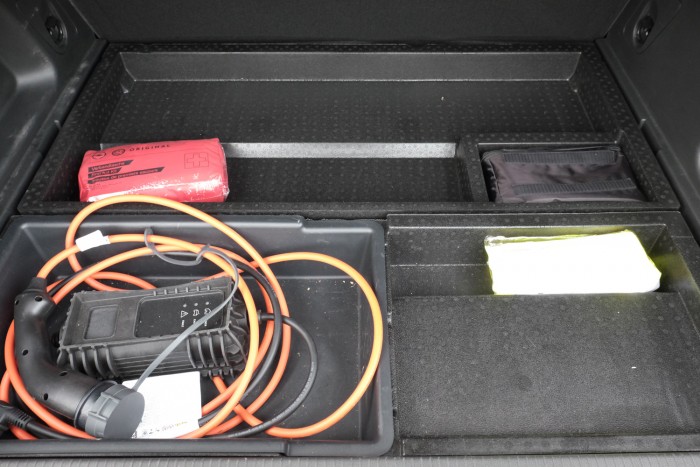 Takarékos, és vaddisznó is lehet ez a hibrid Opel 13