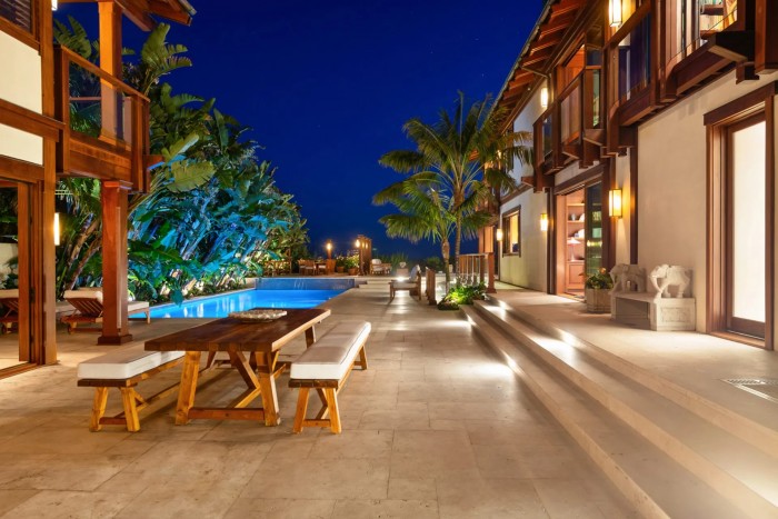 Tiéd lehet a villa, ahol James Bond is lakott 8