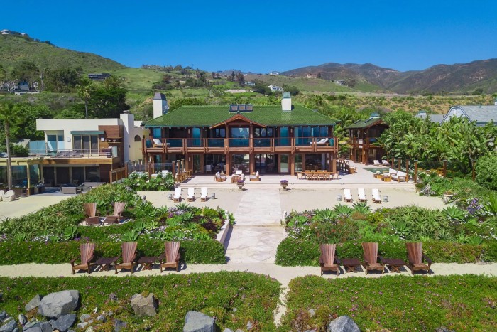 Tiéd lehet a villa, ahol James Bond is lakott