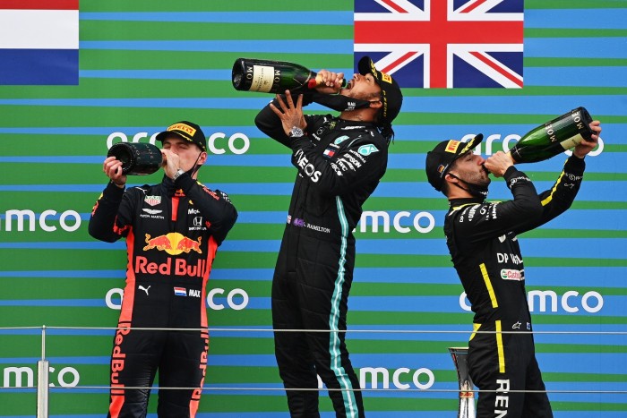 F1: Megható ajándékot kapott Hamilton 3