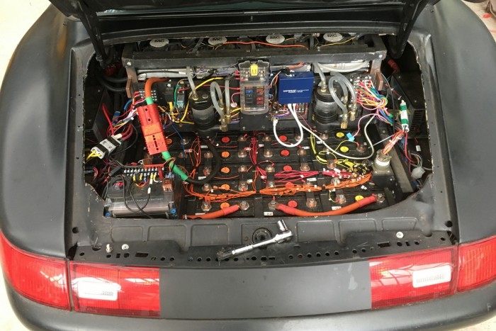 Elektromossá tákolták ezt a Porsche 911-est 6