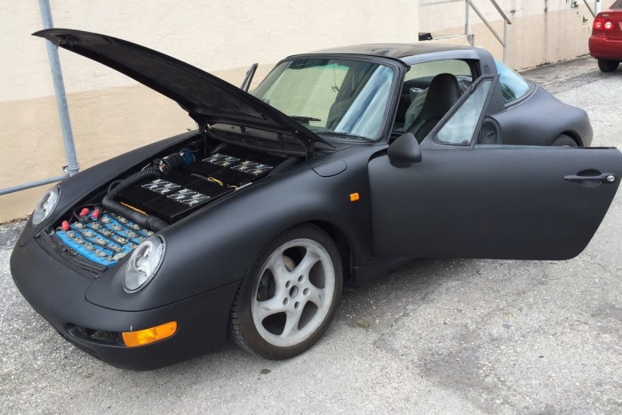 Elektromossá tákolták ezt a Porsche 911-est