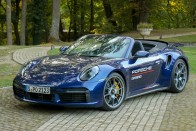 Észvesztő gyorsulási versenyt rendezett a Porsche 1