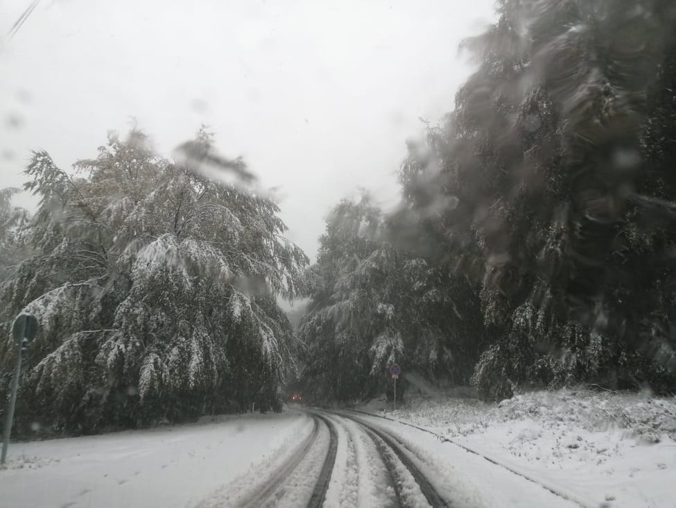 Így borította be az utakat a Mátrában az idény első havazása 2 | Vezess Így borította be az utakat a Mátrában az idény első havazása 2