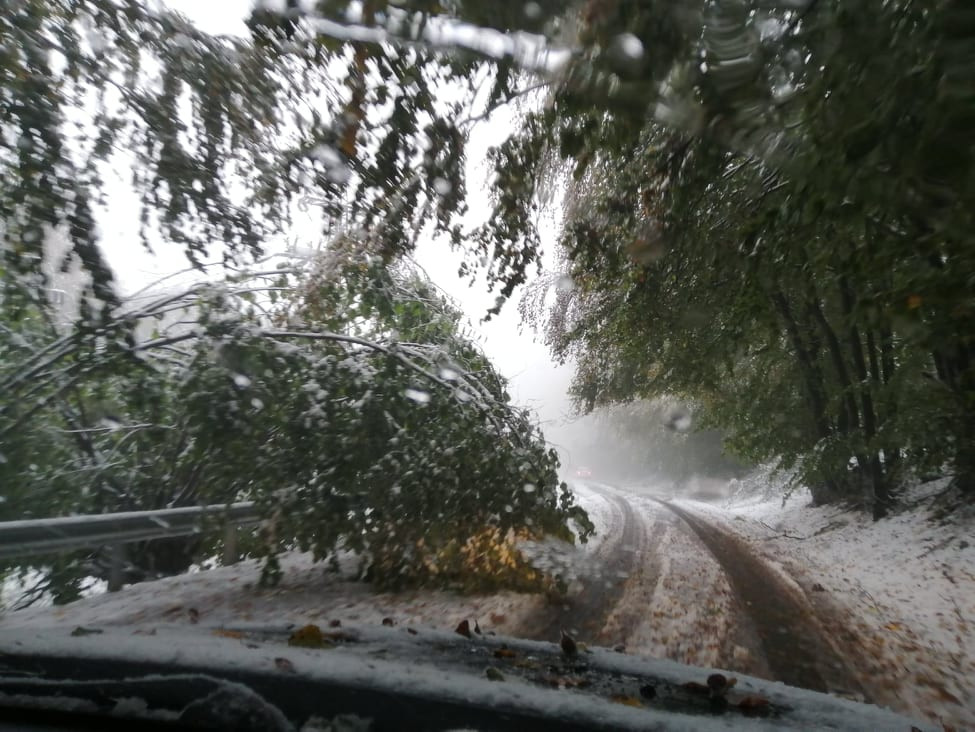 Így borította be az utakat a Mátrában az idény első havazása 1 | Vezess Így borította be az utakat a Mátrában az idény első havazása 1