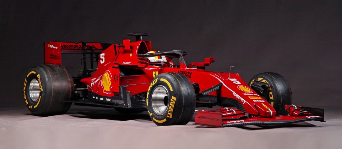 Otthon épít Forma-1-es autókat egy férfi