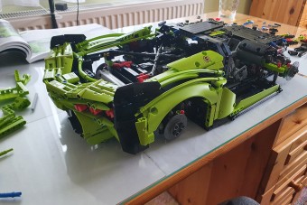 Felépítettünk egy 3696 darabos Lamborghinit a nappaliban