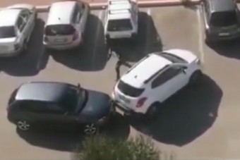 Tágra nyitott szemekkel pislogunk: ezt az autót meg hogy lopták el!?!