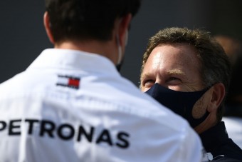 F1: A Red Bull csak nevet a Mercedes gesztusán