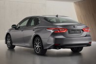 Minimális mértékben újult a Toyota Camry 34