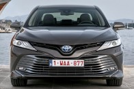 Minimális mértékben újult a Toyota Camry 25