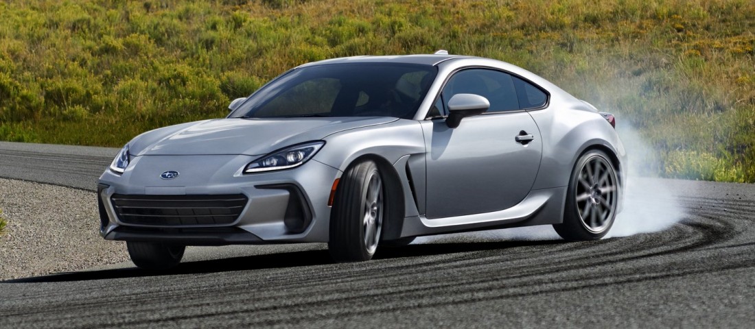 Mindene más lett, mégis ugyanolyan maradt a boxermotoros sportkupé