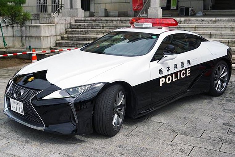 Luxusautóval járhatnak egy vidéki nagyváros rendőrei 1