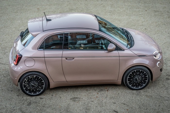 Egyszerre bájos és praktikus ez a kisautó 8