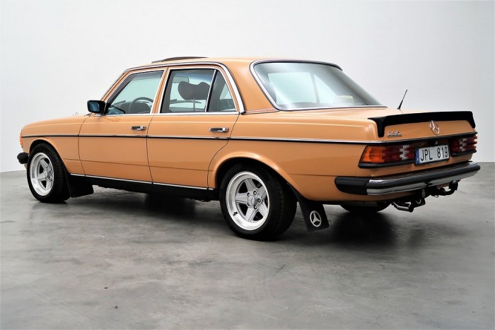 Hétmillióért van újabb, gyorsabb Mercedes, de hangulatosabb nincs ennél a W123-asnál 2