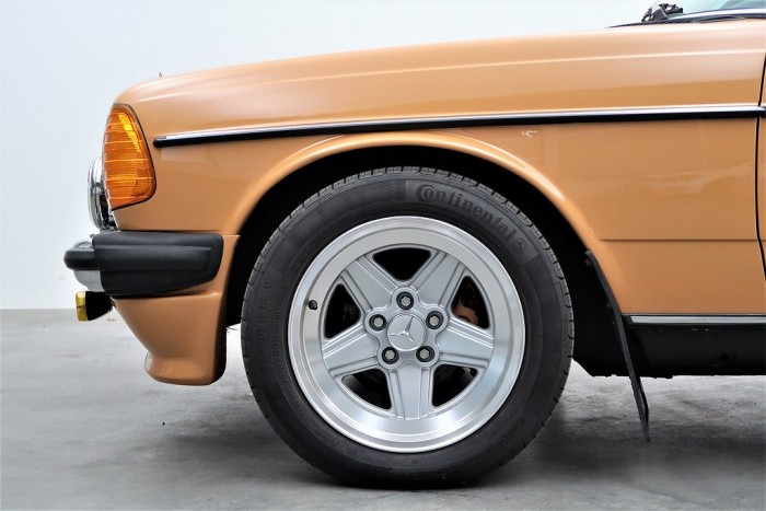 Hétmillióért van újabb, gyorsabb Mercedes, de hangulatosabb nincs ennél a W123-asnál 3