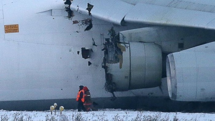 Füstölő hajtóművel landolt a hóban egy orosz teherrepülő 1