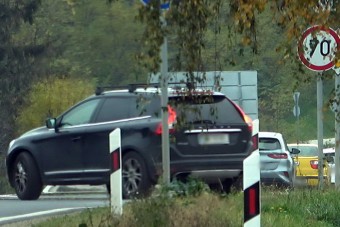 Kikerülték a rendőrautót Kámnál, nagyon ráfizettek