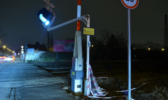 Felöntött a garatra a kamionos, tört-zúzott 4 | Vezess Felöntött a garatra a kamionos, tört-zúzott 4