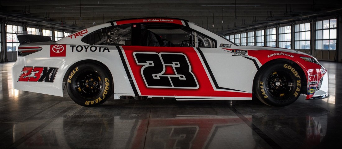 Beszáll a NASCAR-ba Michael Jordan