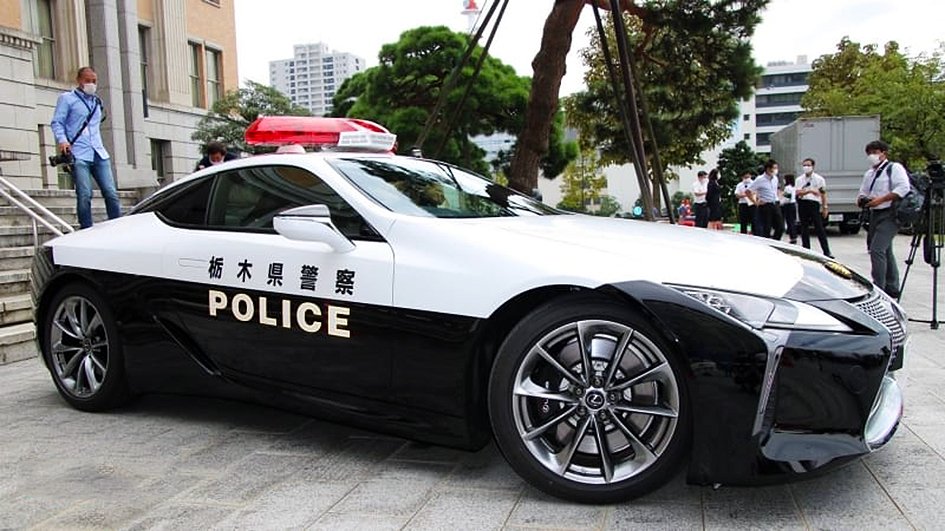 Luxusautóval járhatnak egy vidéki nagyváros rendőrei 7