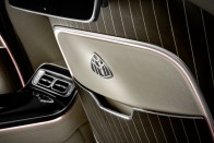 Új mércét állított a Mercedes: itt a Maybach S-osztály 52