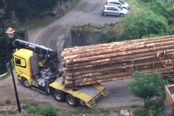 Lehetetlen helyeken fordulnak el profi kamionsofőrök