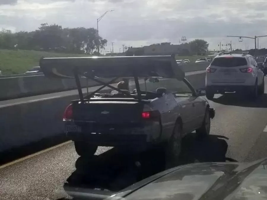 17 fotó rémesre tuningolt verdákról, amikre még ránézni is fáj 5 17 fotó rémesre tuningolt verdákról, amikre még ránézni is fáj 5