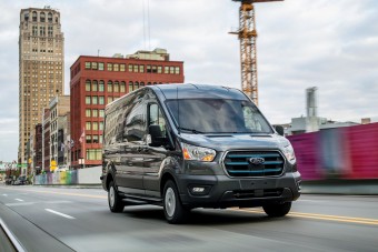 350 kilométeres hatótávval érkezik a Ford E-Transit