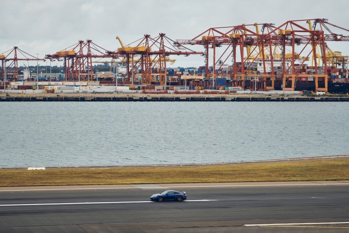 A 911 Turbo S-hez már jó, ha van egy kifutópálya 6