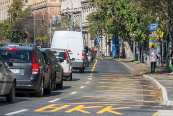 Szokatlan új sáv jelent meg a budapesti utakon
