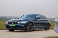 Erre a BMW-re nincsenek szavak, de baja sincs sok 90