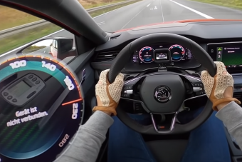 Autópályán mutatja meg tudását az új Škoda Octavia RS