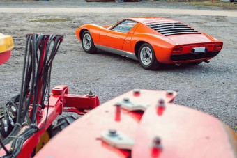 Az első jobbkormányos Lamborghini Miura