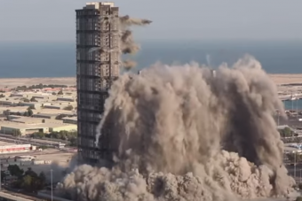 Világrekord robbantással tüntettek el 144 emeletnyi felhőkarcolót Abu-Dzabiban