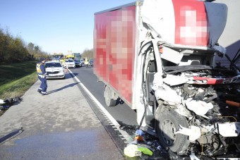 Megrázó képeken az M5-ösön történt kamionbaleset