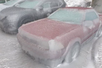 Ítéletidő Oroszországban: több centis jégpáncél az autókon, összeomlott közlekedés