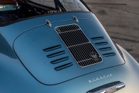 Korhű tuningnak néz ki, de ennél több van a kék 356-os Porsche mögött 33