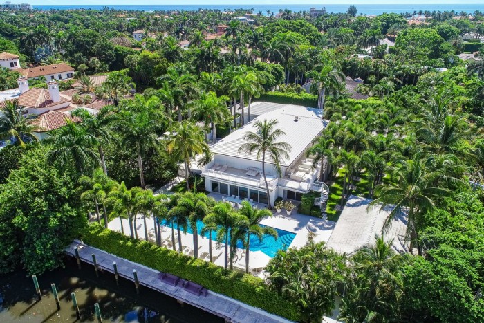 A földdel teszik egyenlővé a hírhedt luxusvillát